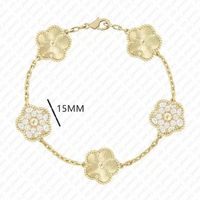 8 gold sculpture with diamond